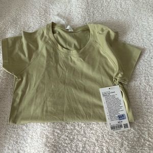 BNWT Dew Green Swiftly sz 6